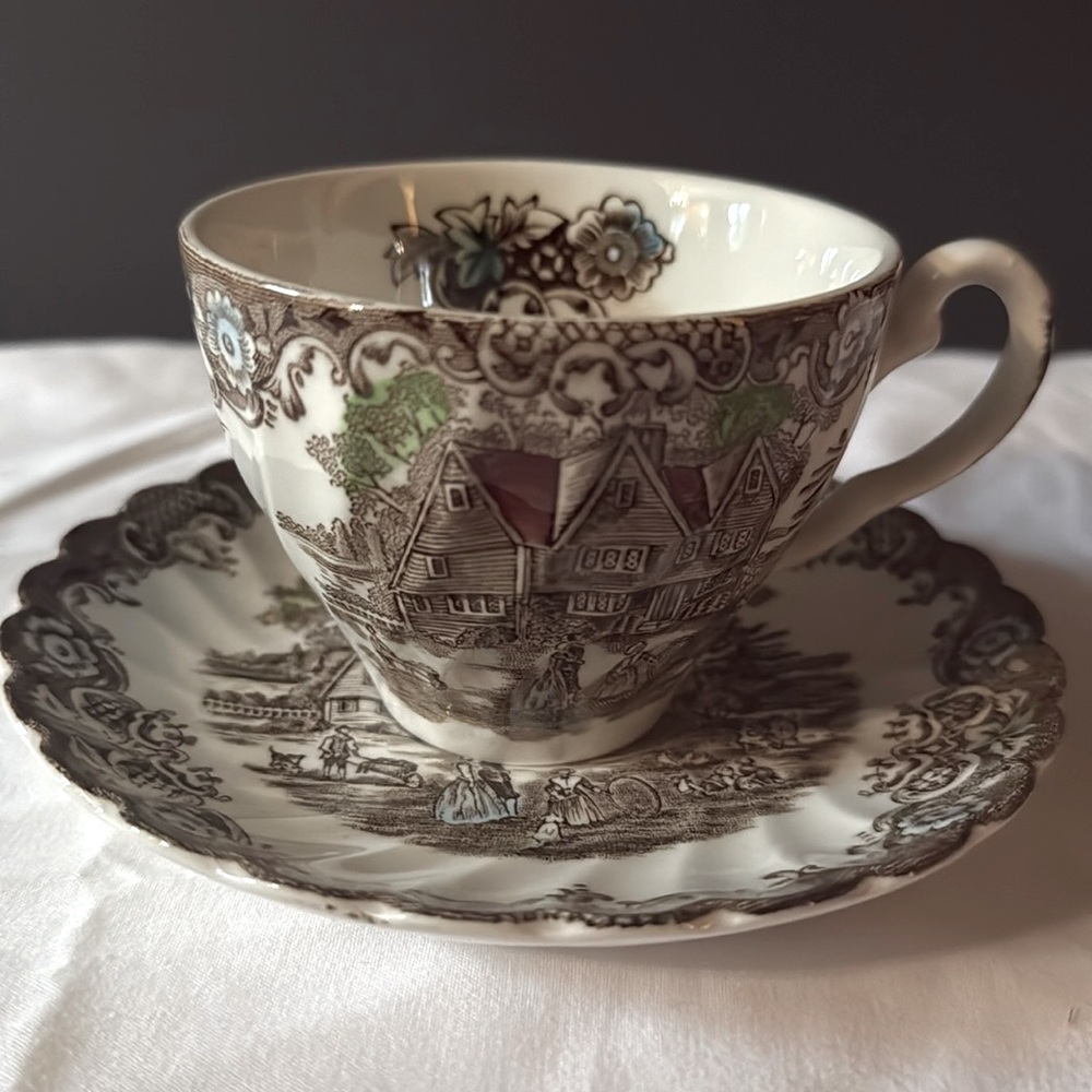 Set of 4 Heritage Hall Ironstone Colonial Overhang cups and saucers